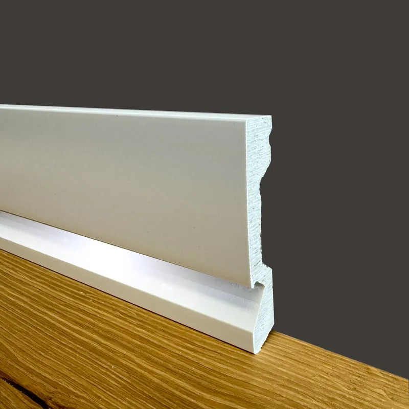 Super-Preis SERIENENDE pro Meter Sockelleiste "SQUARED LED PREDISPOSITION" aus weißem polystrukturiertem Duropolymer 100x18 (Preis pro Meter)